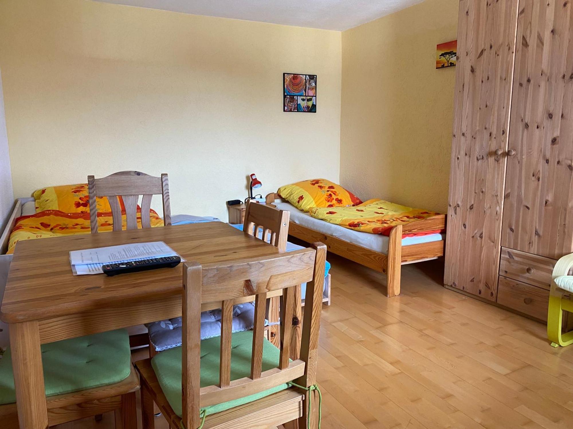 Ferienzimmer Oelhaf Zimmer In Gelb Self Check-In Mit Key-Tresore Wilhelmsdorf  Exterior foto